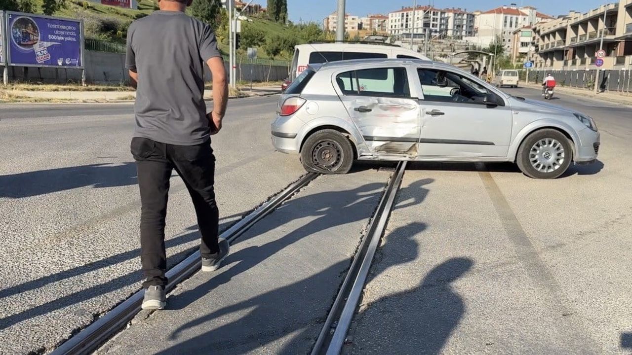 Kask kamerasında yardım anı: Odunpazarı'nda motosiklet kazası