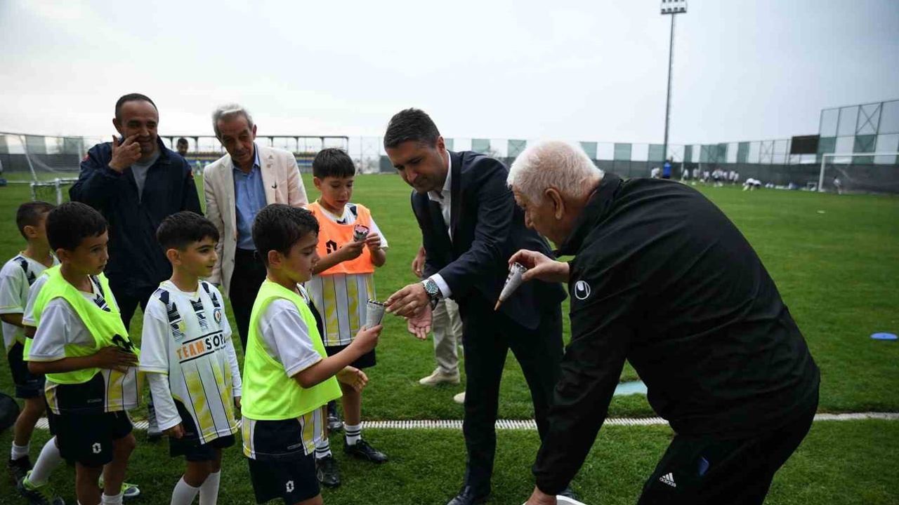 Kastamonu'da yaz futbol okulu 120 çocuğa spor ve dayanışma öğretti