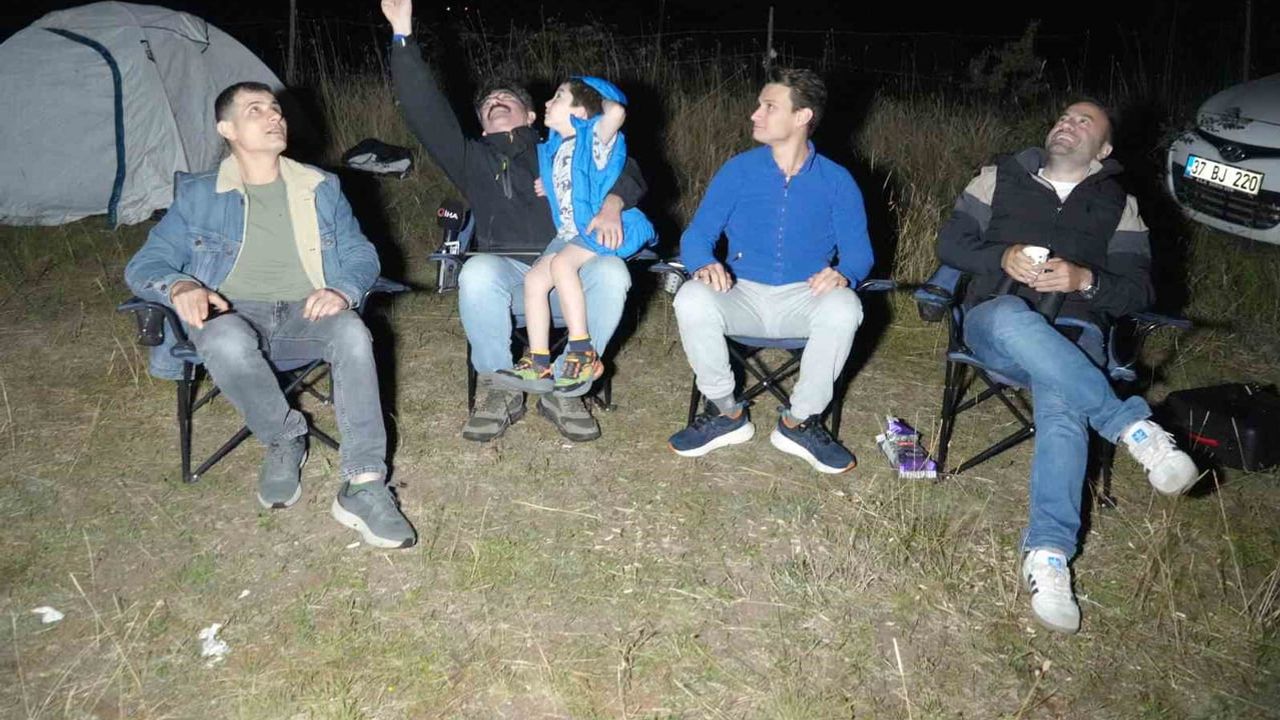 Kastamonu gecesinde Perseid meteor yağmuru Ballık köyünde görsel şölen