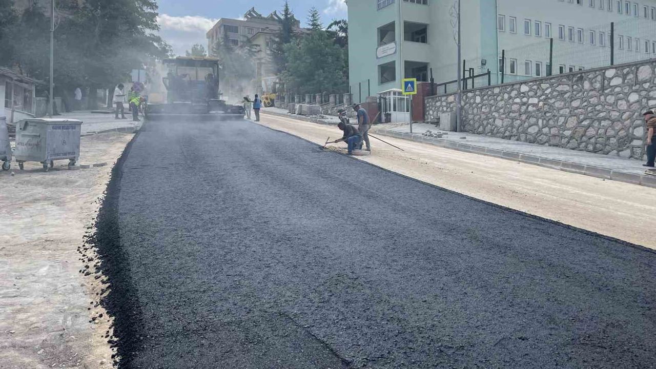 Kavak merkezinde 1,6 kilometrelik sıcak asfalt çalışması başladı