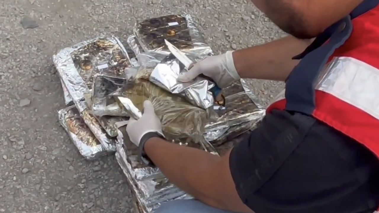 Kavak'ta gizli bölmeden 132 kilo toz esrar ele geçirildi