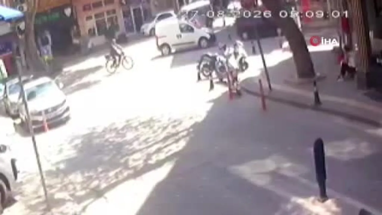 Kavşakta çarpışma: Orhangazi'de motosiklet sürücüsü yaralandı