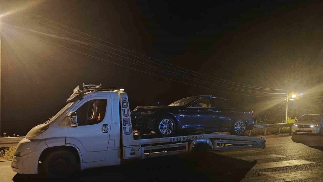 Kavşakta meydana gelen çarpışmada dört kişi yaralandı