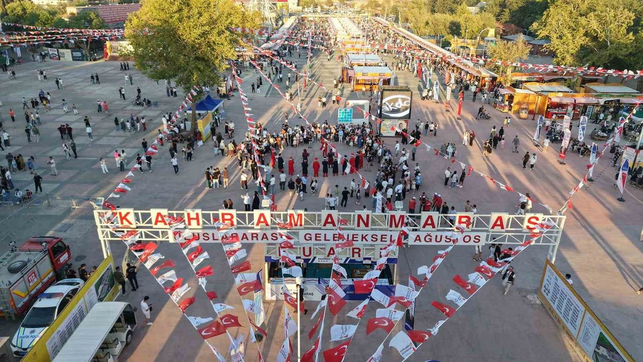 Kavuşmanın coşkusu: Kahramanmaraş'ta geleneksel ağustos fuarı yeniden canlandı