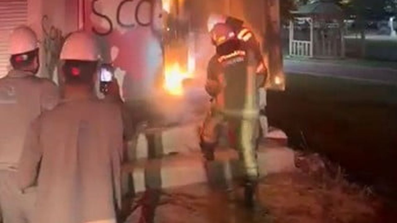 Kayapınar'da trafo alevlendi, itfaiye müdahale ederek söndürdü