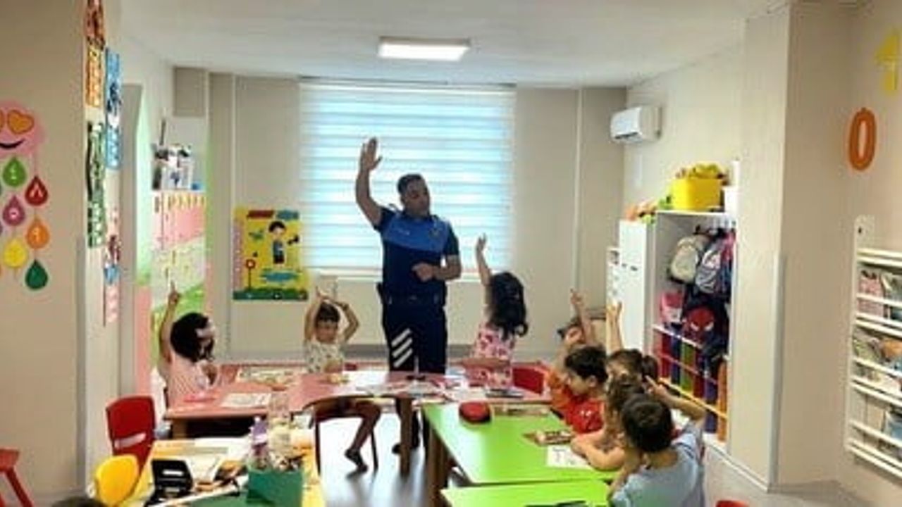Kayı Boyu Camii yaz kursunda çocuklara güvenlik farkındalığı eğitimi