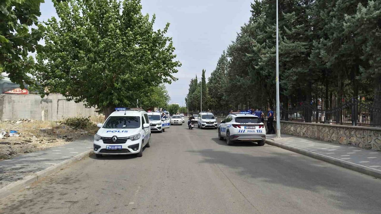 Kayıp genç aileyi bıçakla tehdit etmekle suçlandı, yeniden kayıplarda