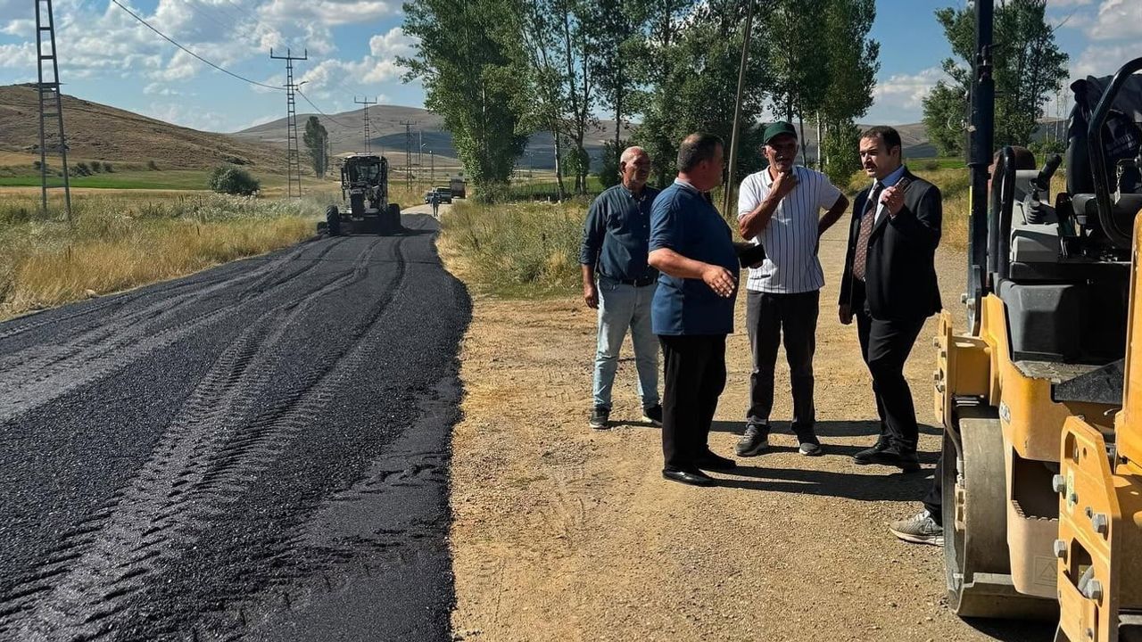 Kaymakam Demirözü'nde kıraathaneden Yakupabdal'a saha denetimi gerçekleştirdi