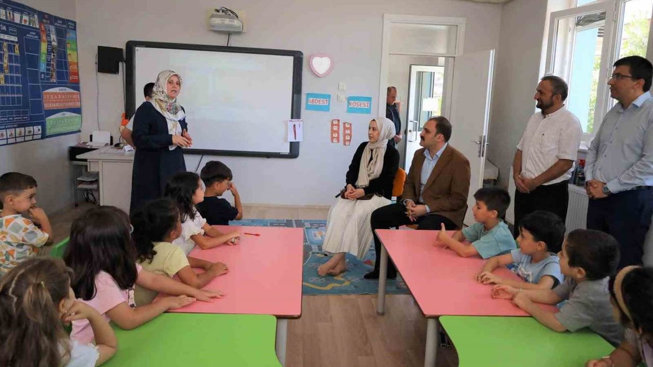 Kaymakam İsmail Battal Cabi Mahallesi'nde kursiyerlerle buluştu