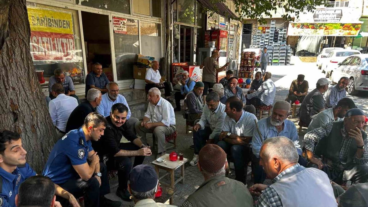 Kaymakam Mustafa Atış sahada: köy ziyaretlerinden yangın söndürme çalışmalarına