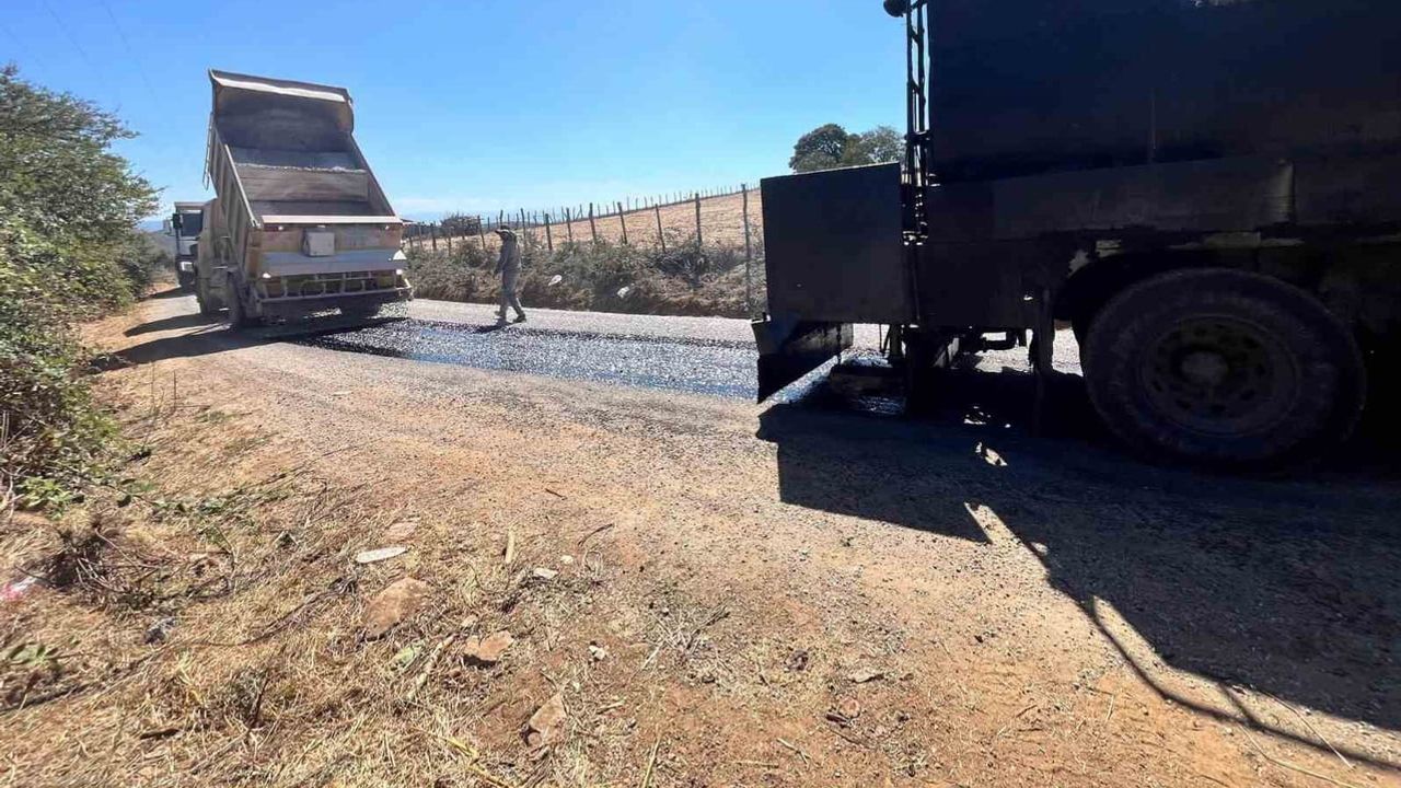Kaymakam Şimşek köy yollarındaki asfalt çalışmalarını yerinde denetledi