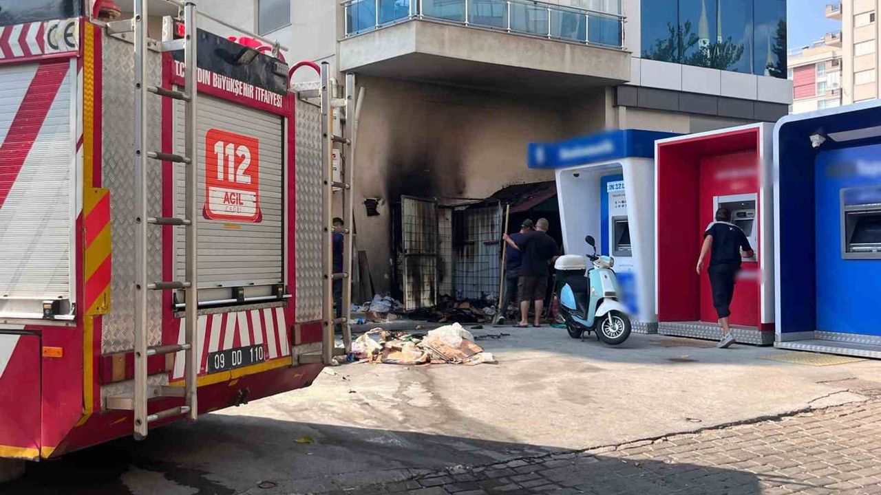 Kaynak kıvılcımları geri dönüşüm kutusunu alevlere teslim etti
