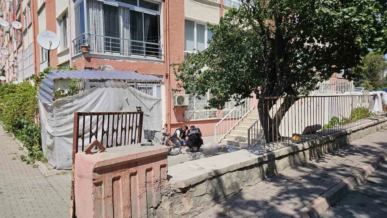 Kayseri'de boşanma sürecindeki eşini sokakta bıçaklayarak ağır yaraladı