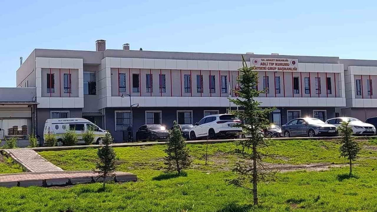 Kayseri'de evinde bıçaklanan kişi yaşamını yitirdi