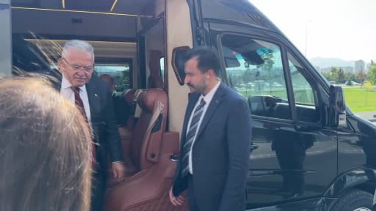 Kayseri'de gençlerle buluşan bakan Abdulkadir Uraloğlu tecrübelerini paylaştı