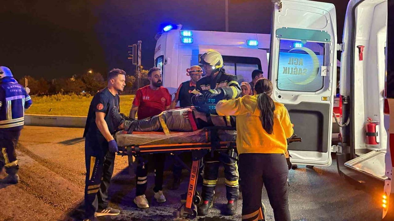 Kayseri'de kavşakta çarpışma: otobüsle yakıt tankeri devrildi, çok sayıda yaralı
