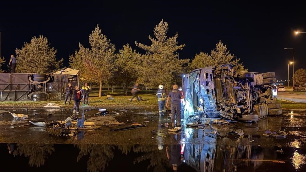 Kayseri'de kavşakta çarpışma: tankerden 9 ton benzin yola aktı, 39 kişi yaralandı