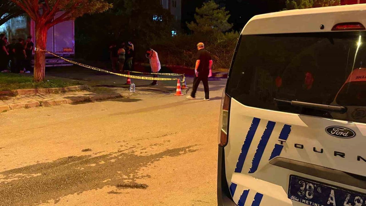 Kayseri'de parktaki tartışma bıçaklı kavgaya dönüştü: iki kişi yaralandı