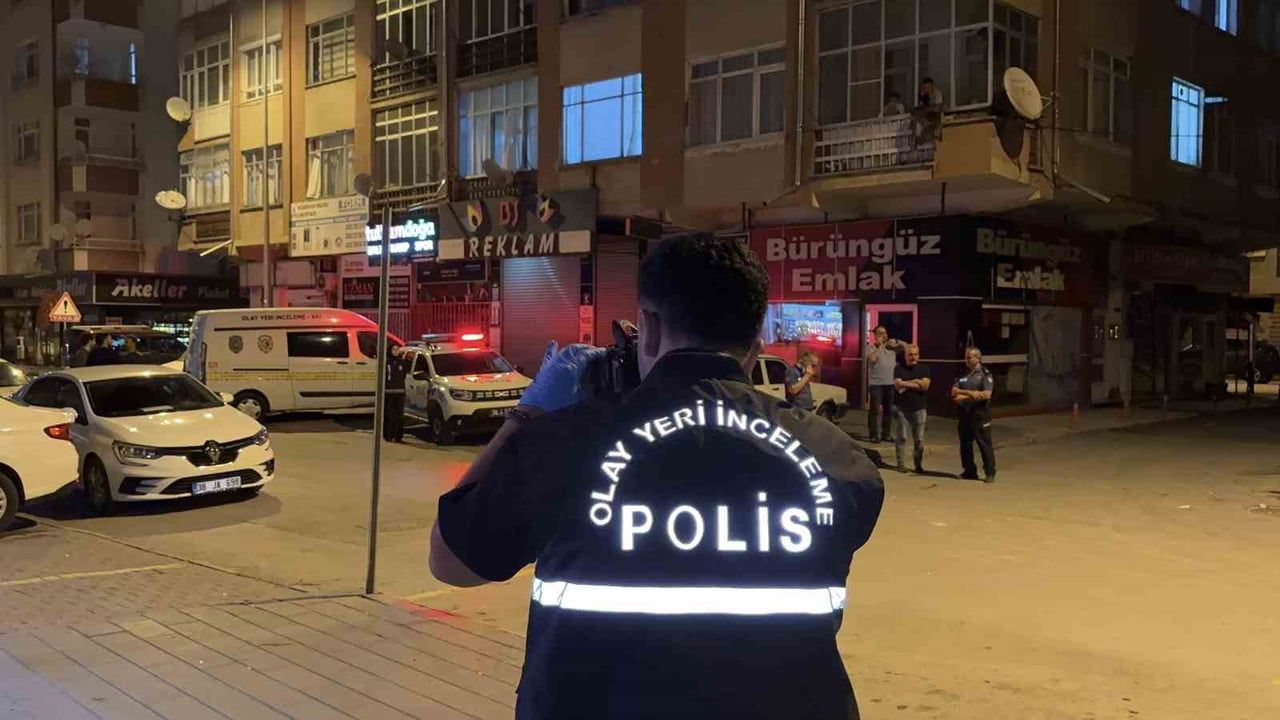 Kayseri'de sokak ortasında biber gazı sonra bıçak: saldırı kamerada