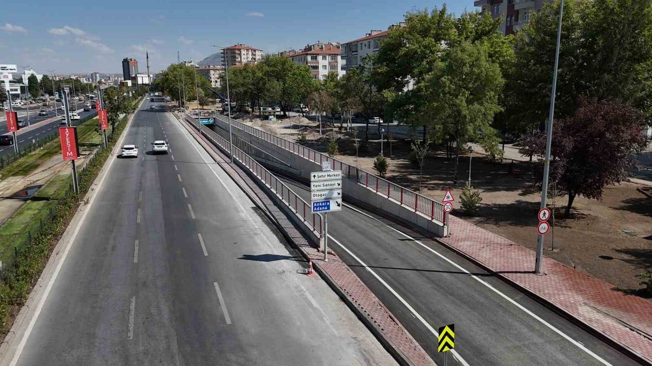 Kayseri’de trafik akışı değişiyor: DSİ‑Yeni Sanayi katlı kavşağı hizmete girdi
