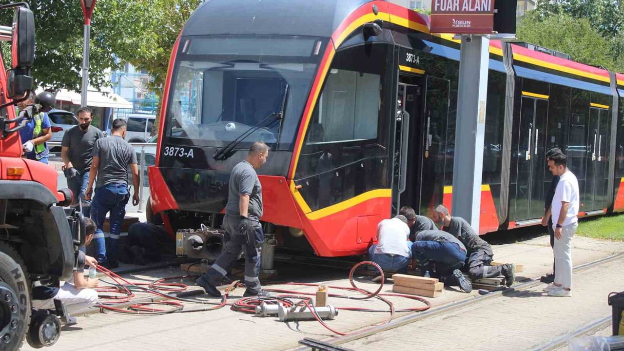 Kayseri'de tramvayın altında sıkışan genç kadın ağır yaralandı