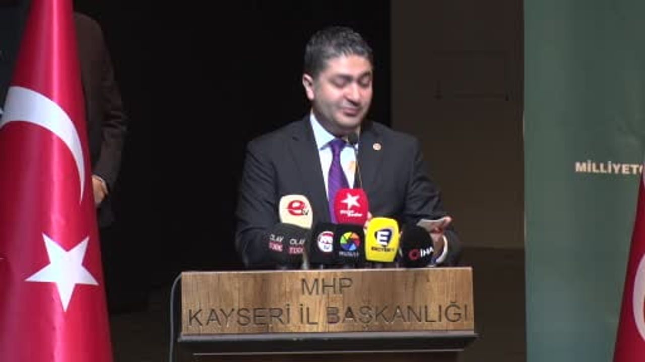 Kayseri'de yerel meclisten üç isim MHP saflarına katıldı