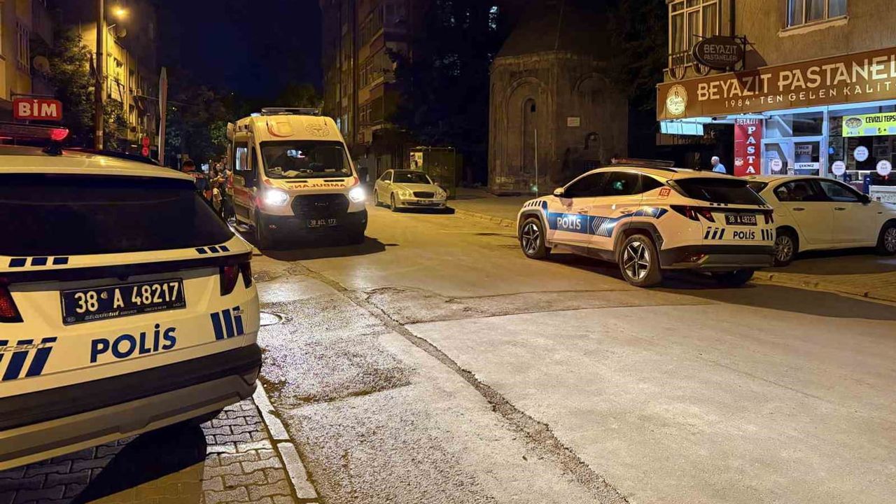 Kayseri'de yürüyüşte biber gazı ve bıçaklı saldırı: bir ölü, bir yaralı