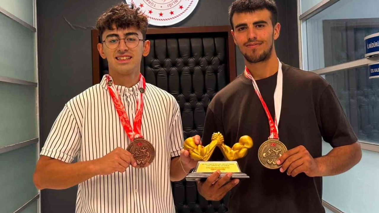 Kayseri'den dünya yolculuğu: Noğay şampiyon, Çetin üçüncü oldu