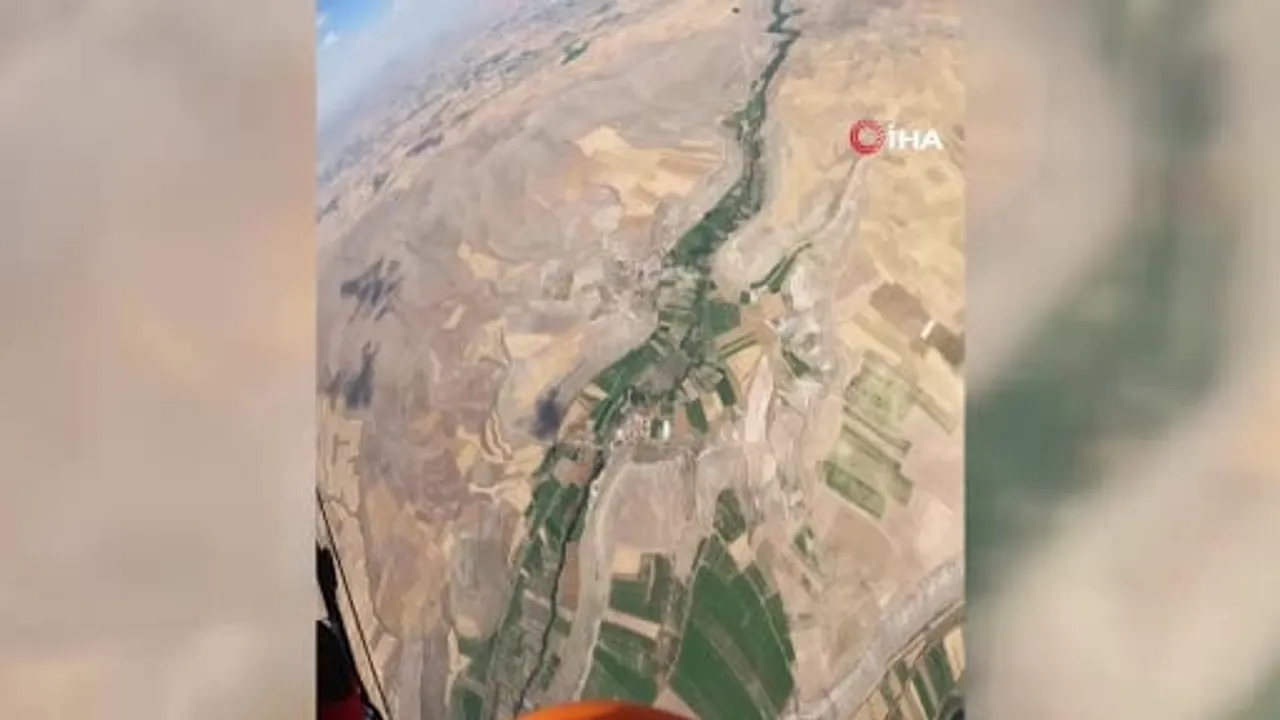 Kayseri’den Ekinözü'ne 160 kilometrelik yamaç paraşütü yolculuğu