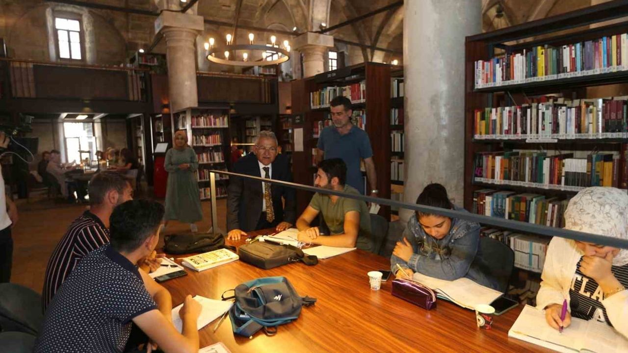 Kayseri kütüphane yatırımlarıyla okuyan ve okutan şehir hedefine hızla yaklaşıyor