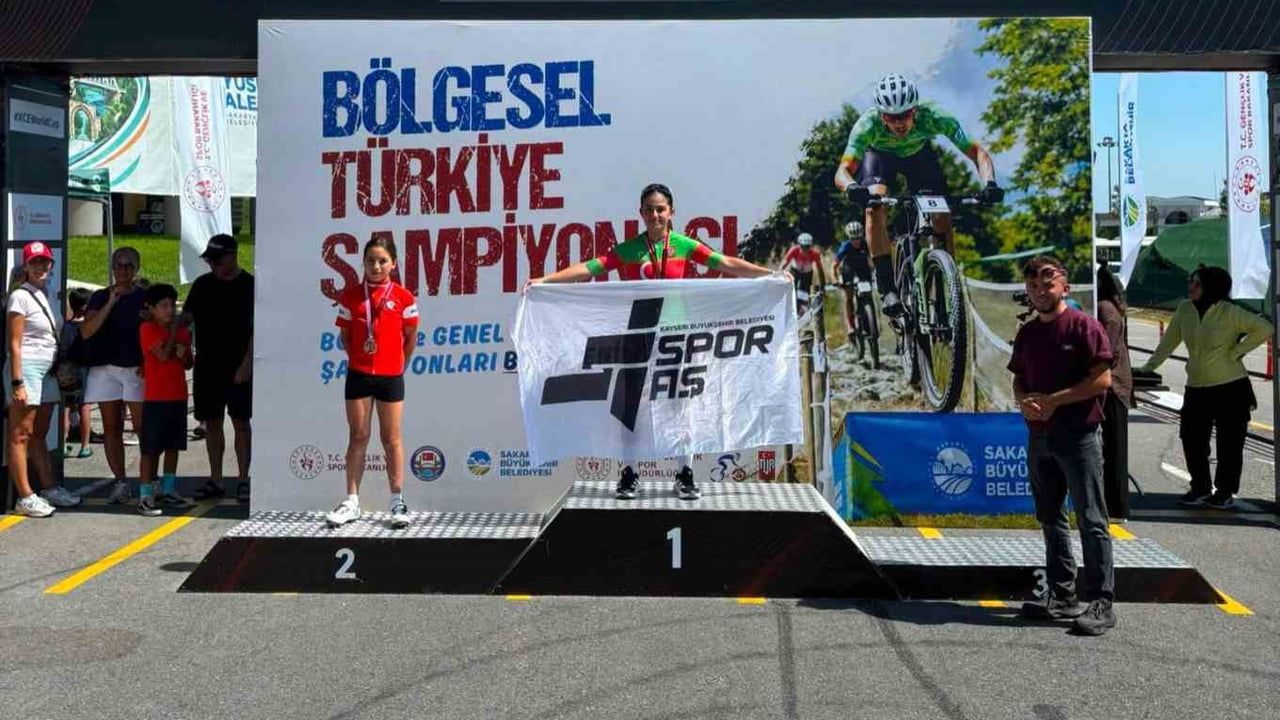 Kayserili genç bisikletçiler Sakarya'da üç Türkiye şampiyonluğu elde etti