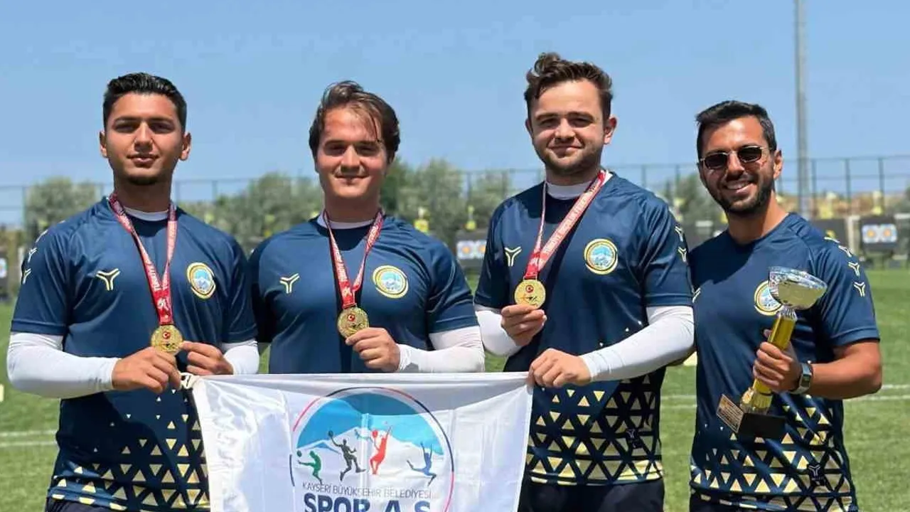 Kayserili okçular Samsun'da makaralı yay erkek takımında Türkiye şampiyonu