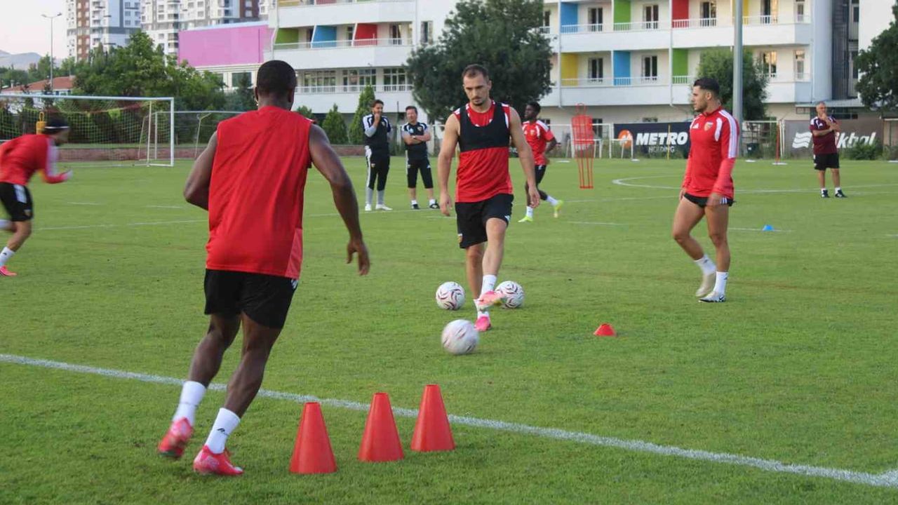 Kayserispor hazırlıklara yoğunlaştı: Iğdır FK maçı öncesi taktik prova