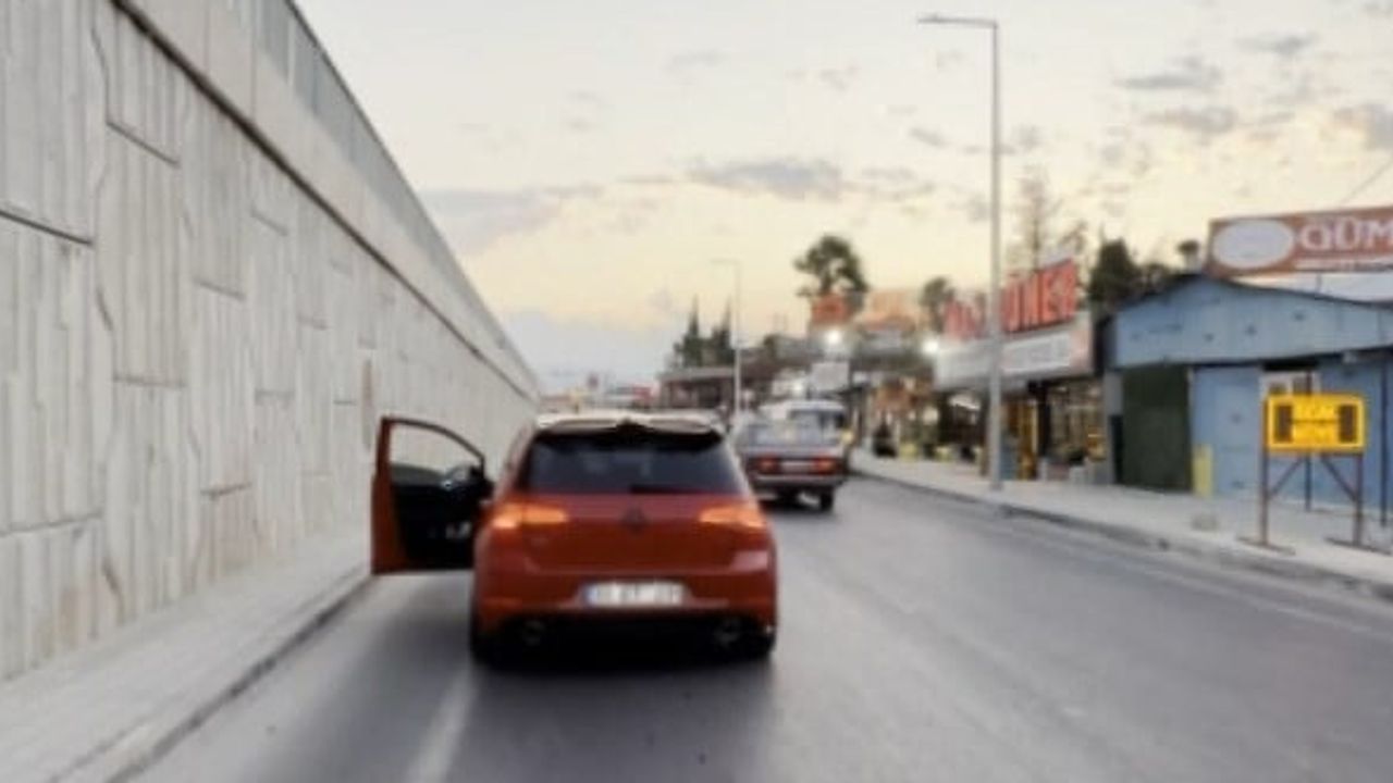 kaza anını kaydeden sürücünün önüne geçip gitmesini engellediği anlar kamerada