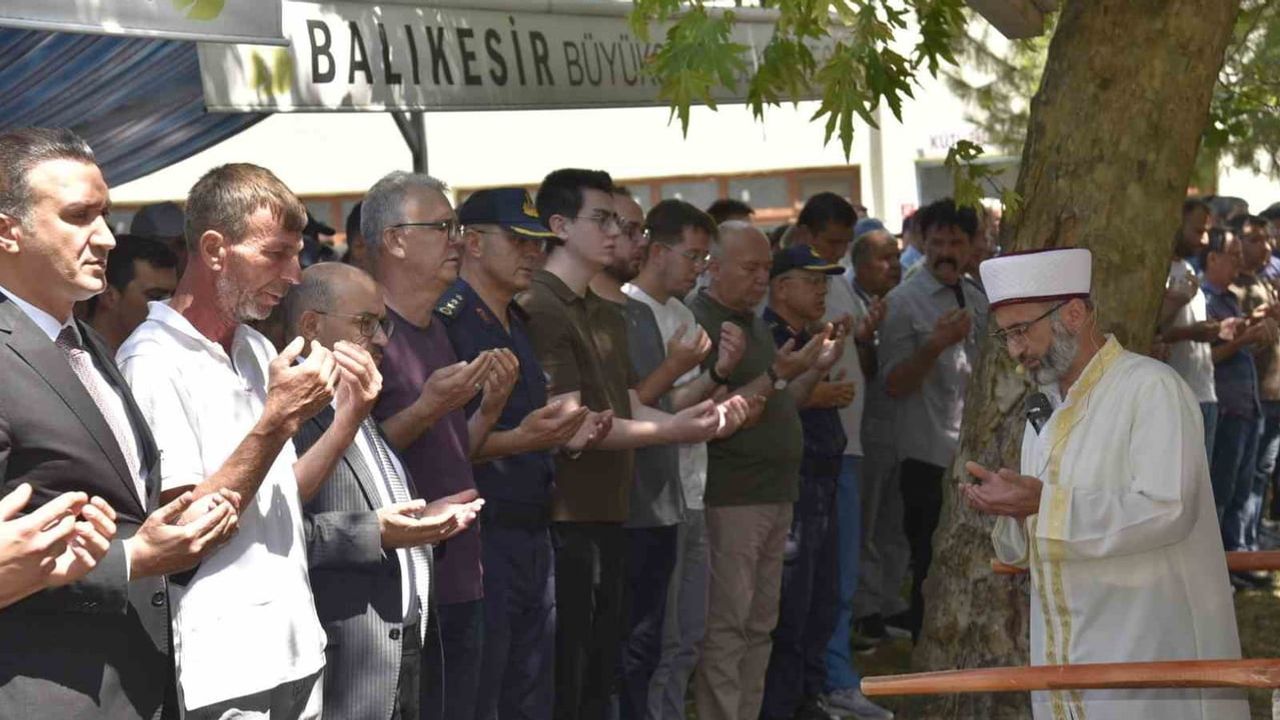 Kaza kurbanı 14 yaşındaki Serra son yolculuğuna uğurlandı