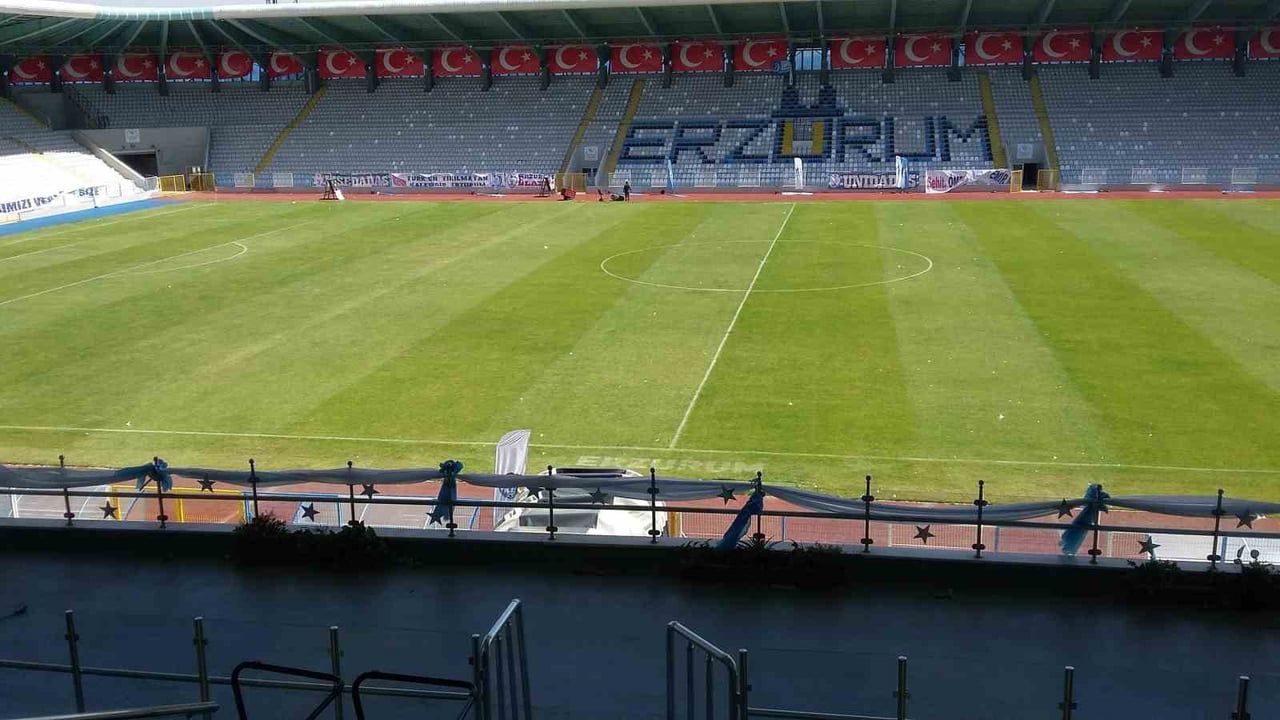 Kazım Karabekir stadı'nda tam kapasite sevinci: Erzurumspor teşekkür etti