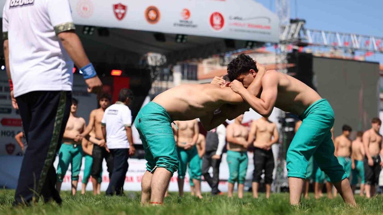 Keçiören'de geleneksel karakucak şöleni pehlivanlara ödül getirdi