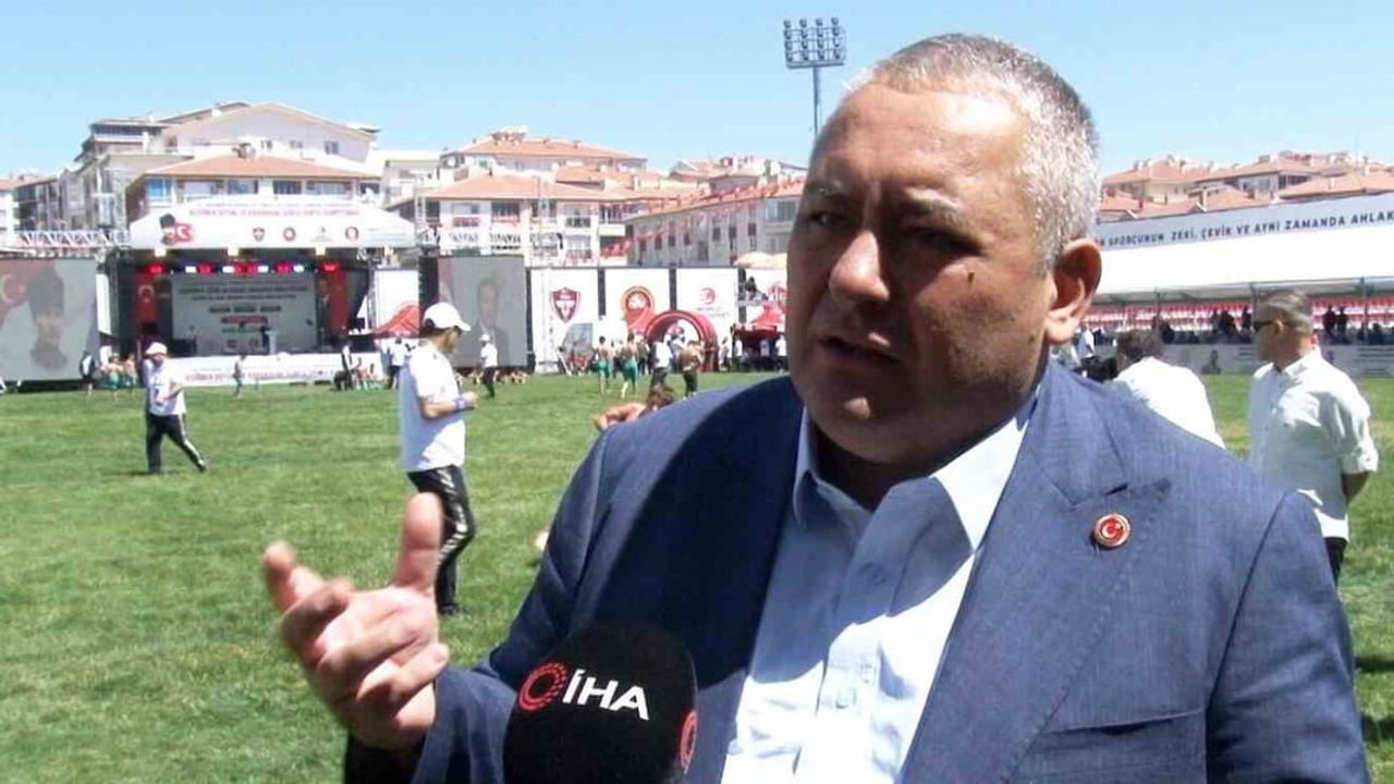 Keçiören'de genç pehlivanlar karakucak geleneğini yaşattı