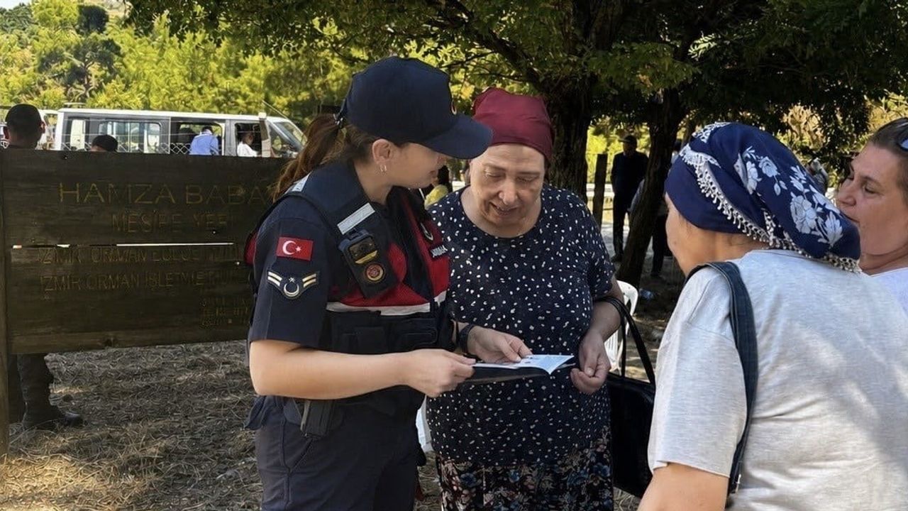 Kemalpaşa etkinliğinde jandarma KADES ile 'kadına el kalkamaz' mesajı verdi