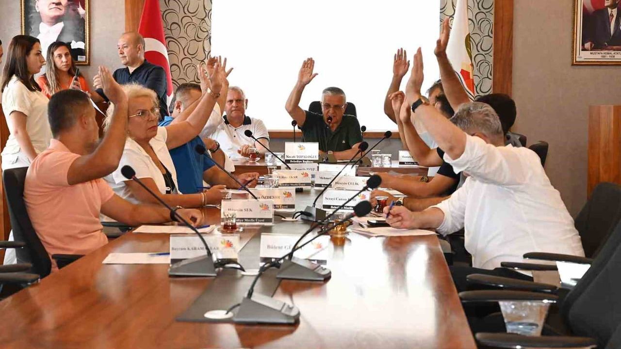 Kemer'de meclis, filoya yeni araçlar eklenmesini ve bakanlığa önergeleri onayladı