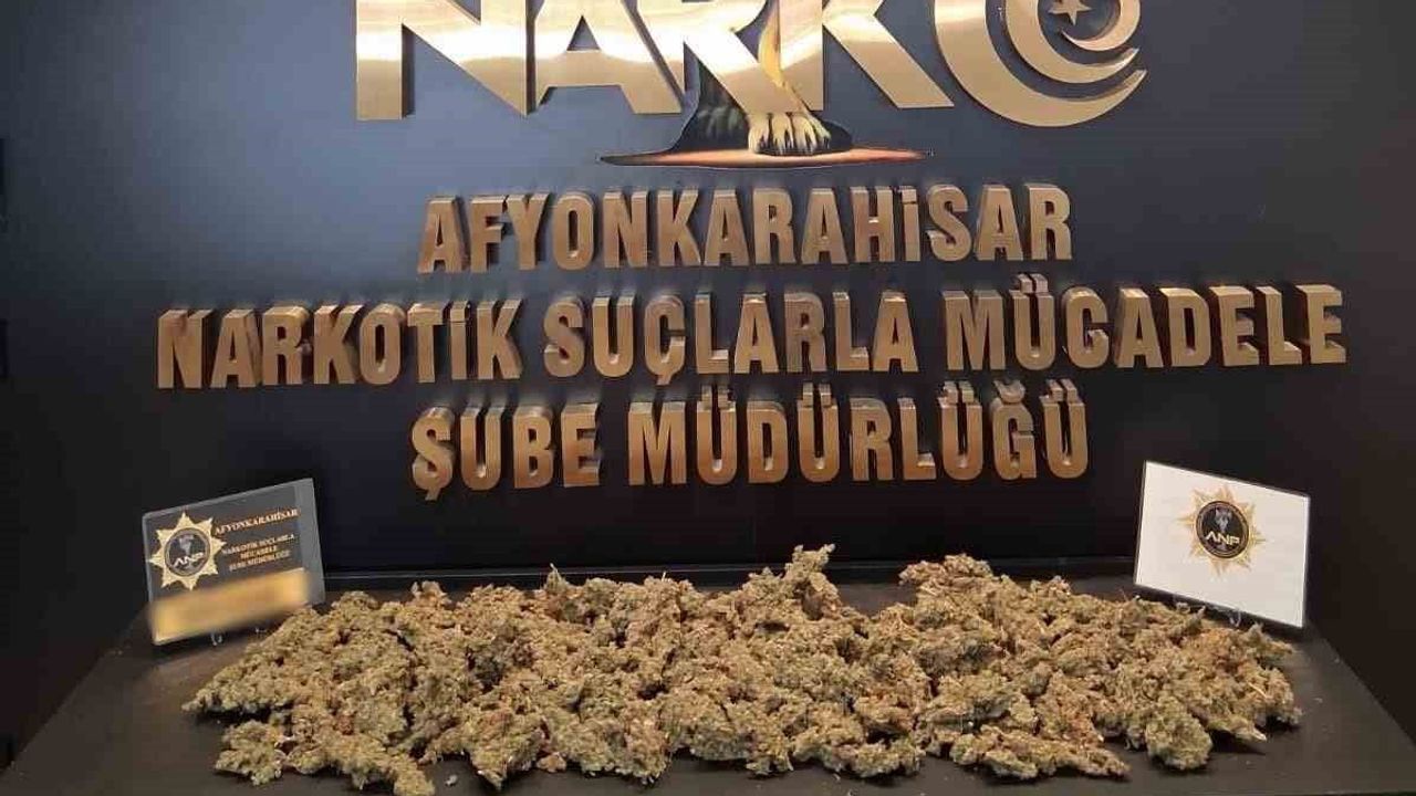 Kent girişinde yapılan kontrolde 1 kilo 100 gram uyuşturucu ile yakalandı