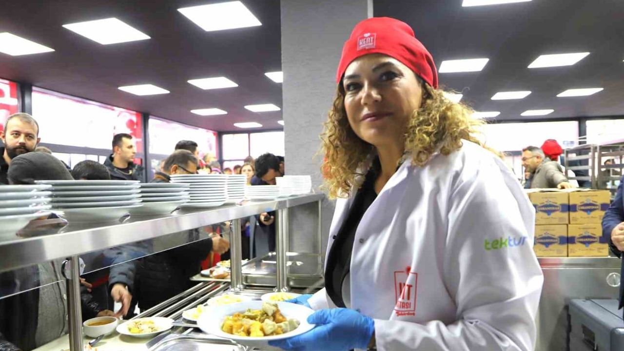 Kent lokantaları 250 bin öğünü geçti, dayanışma sofralara yayıldı