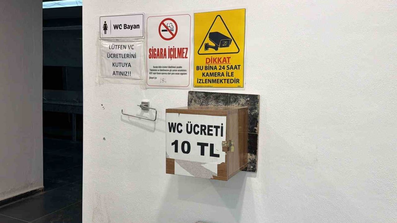 Kent meydanındaki kadınlar tuvaletinde hırsızlık güvenlik kameralarına takıldı
