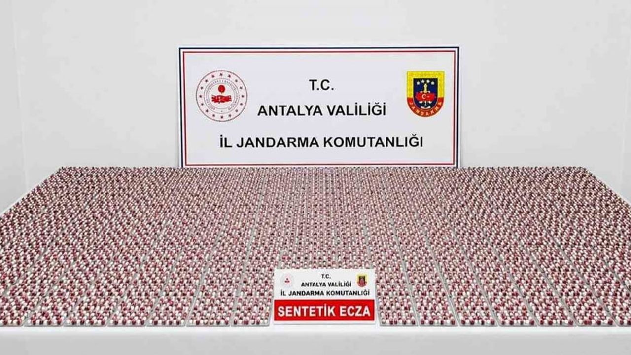Kepez'de jandarma baskını: 15 binden fazla uyuşturucu hap ele geçirildi