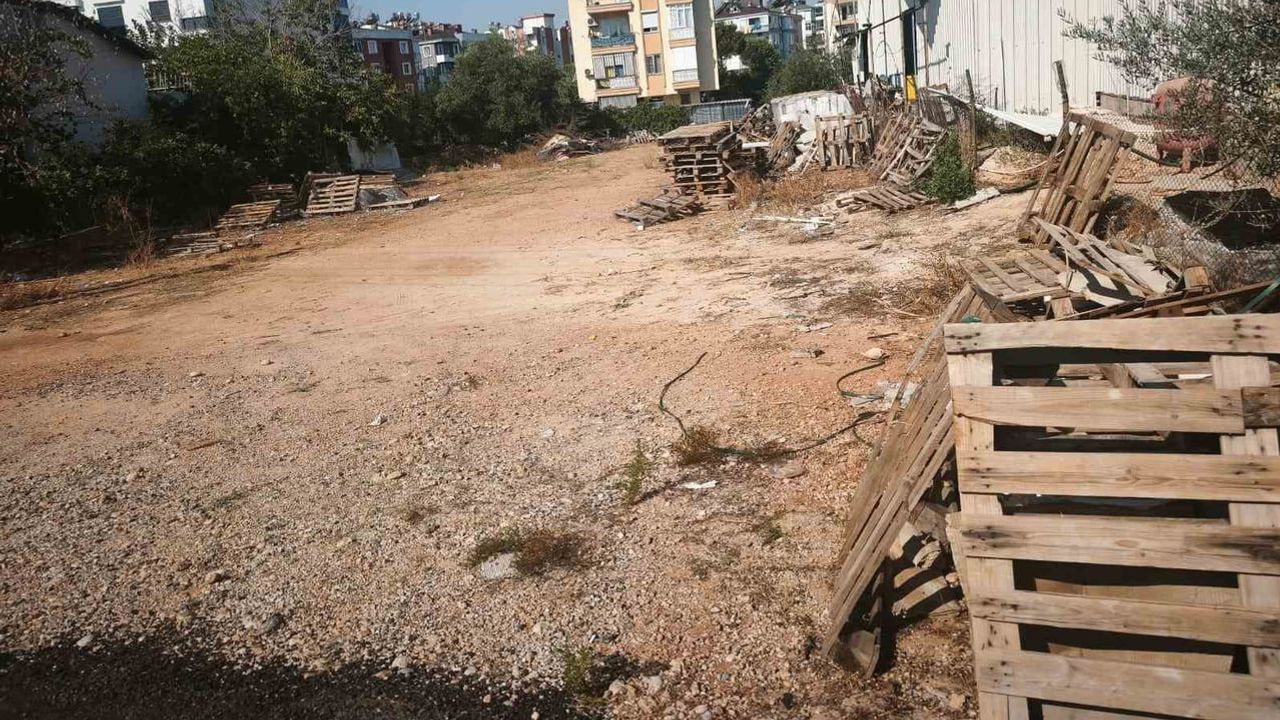 Kepez'de kaçak dökümlere sıkı müdahale: 30 kamyon atık tahliye edildi, 5 firmaya ceza