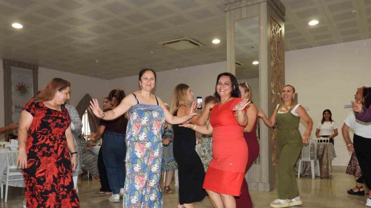 Kepez'de neşeli bir mola: kadınlar matinesinde dostluk ve eğlence