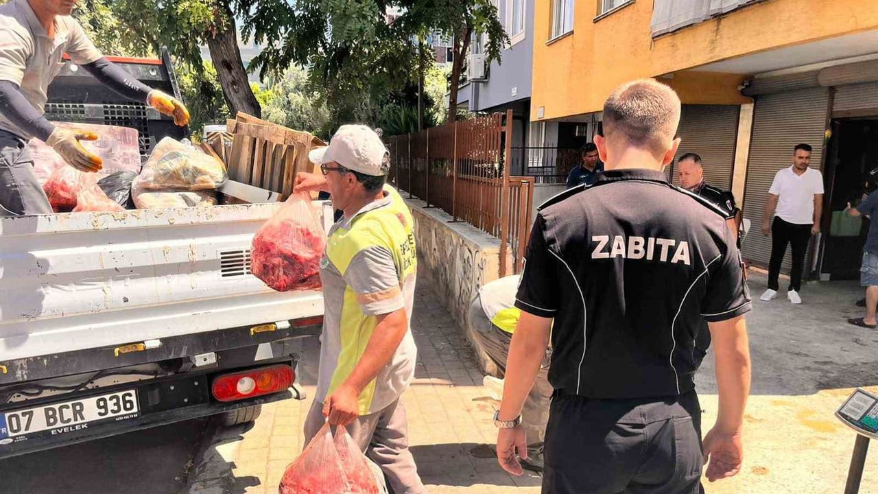 Kepez'de tarih bilgisi eksik gıdalara baskın: 152 kilo et ve 20 bidon turşu imha edildi