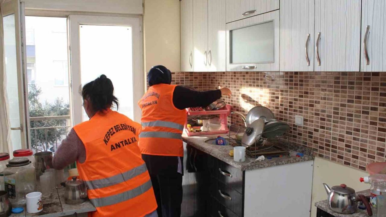 Kepez'in evde sağlık ağı 4 bin 649 kişiye dokundu