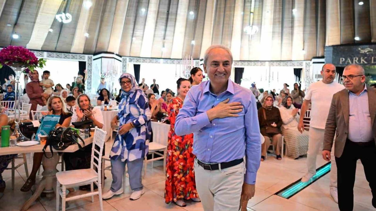 Kepez'te kadınlar matinesinde dayanışma ve coşku