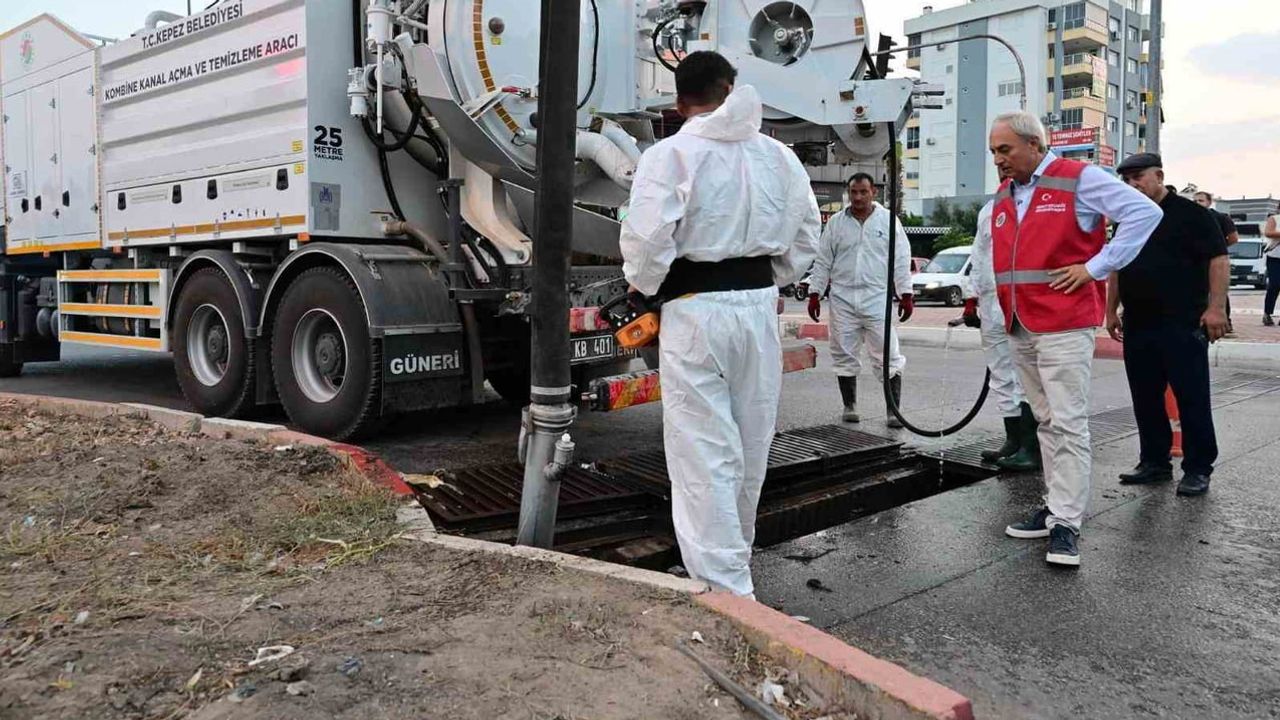 Kepez’te kış öncesi önlem: mazgallar temizleniyor, sel riskine karşı seferberlik
